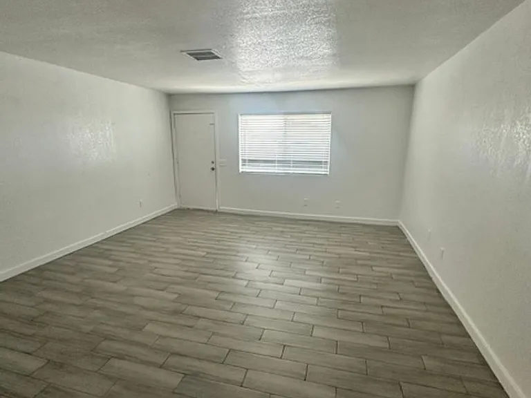 5318 W Turney Ave — Photo 5