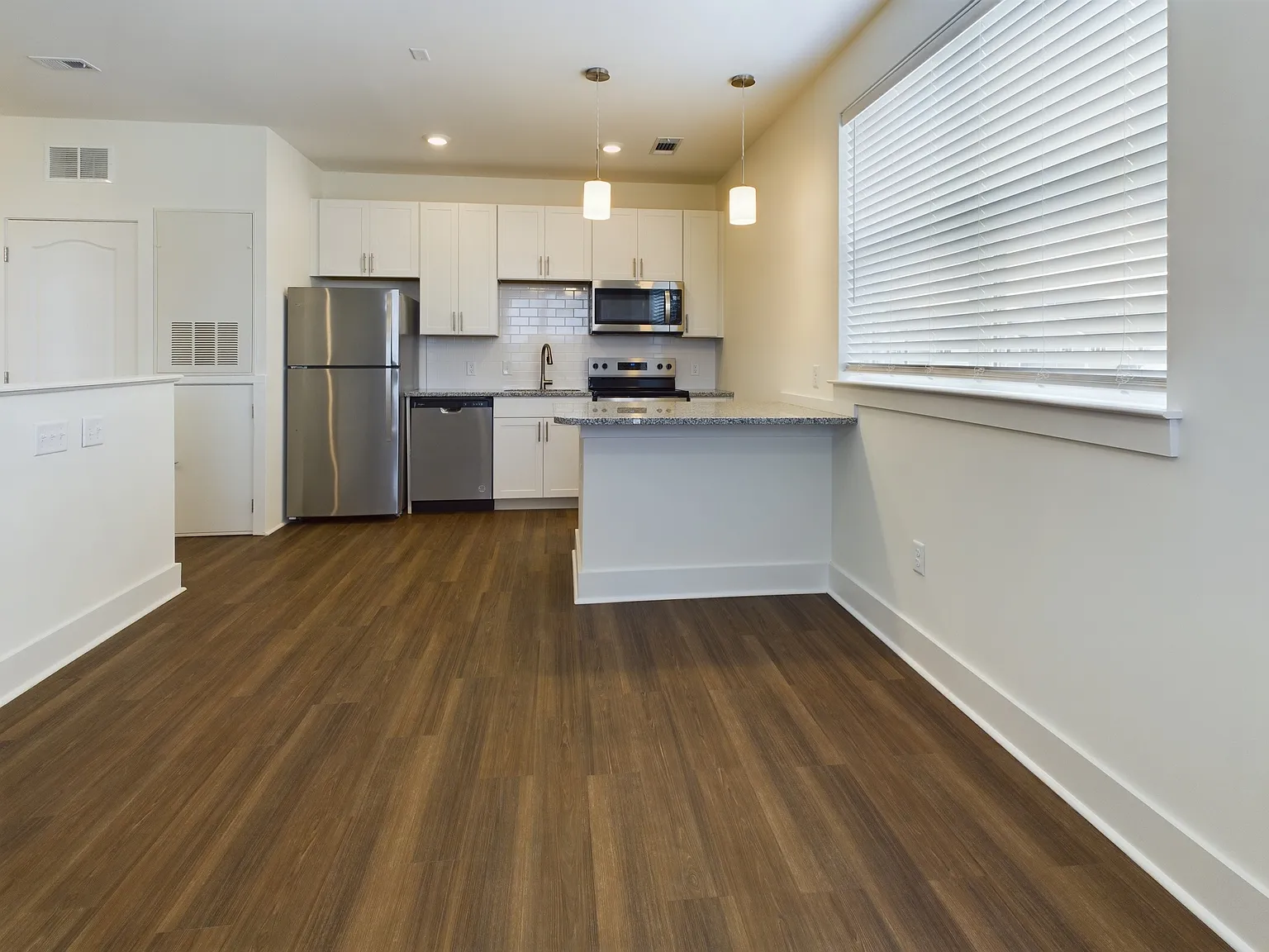 1 bed, 670 sqft, $1,999 — Photo 2