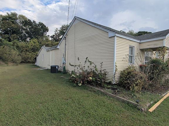 3rd image of 619 N Main St