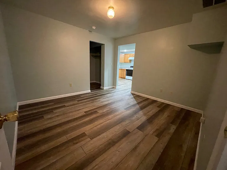 21707 Harrison St — Photo 26