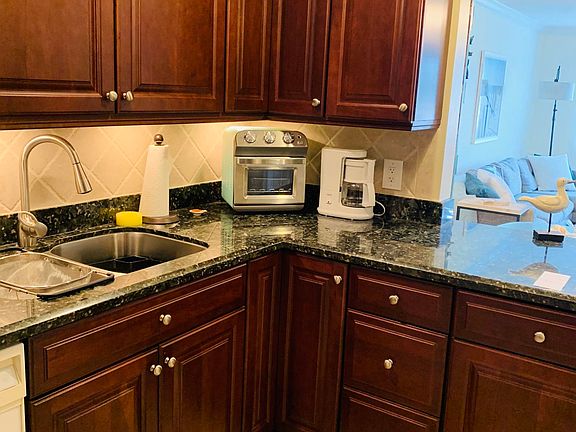 4th image of 1516 S Lakeside Dr APT 315