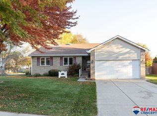 2300 Greenspire Cir, Lincoln, NE 68521