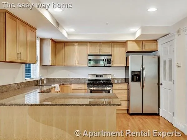 3 bed, 2.5 bath, 1700 sqft, $4,200 — Photo 1