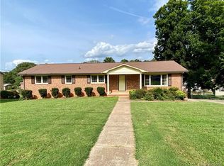 1220 Landsdowne Dr, Gastonia, NC 28054
