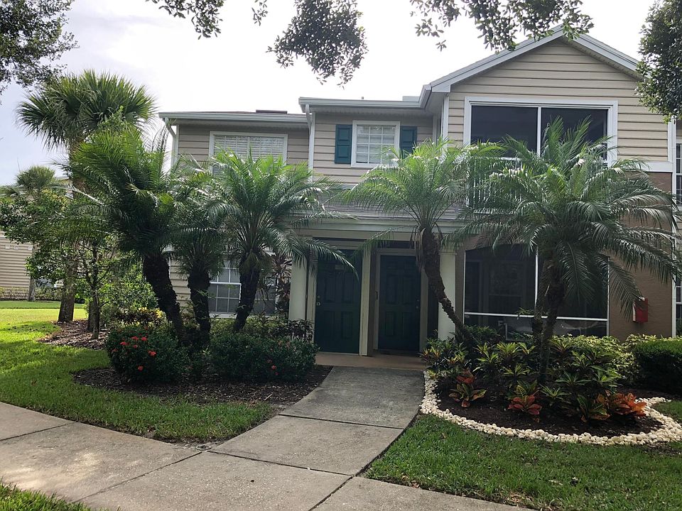 End unit, second floor, private. Quiet street, parking out front.