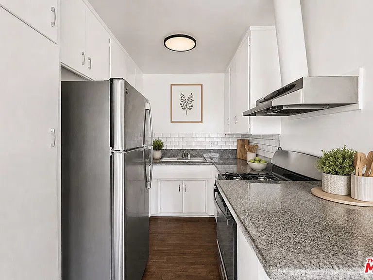 1428 11th St #10 — Photo 3