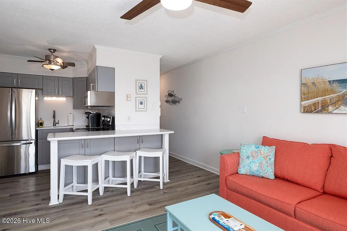 1 bed, 1.0 bath, $1,350 — Photo 4
