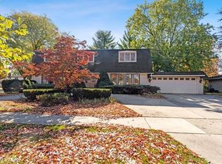 1817 E Maya Ln, Mount Prospect, IL 60056