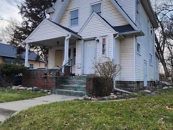 1049 N Larch St, Lansing, MI 48906