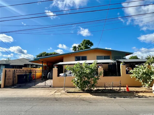94-422 Kahuanani St, Waipahu, HI 96797