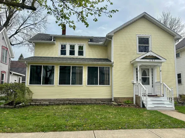 1107 Garrison St, Fremont, OH 43420