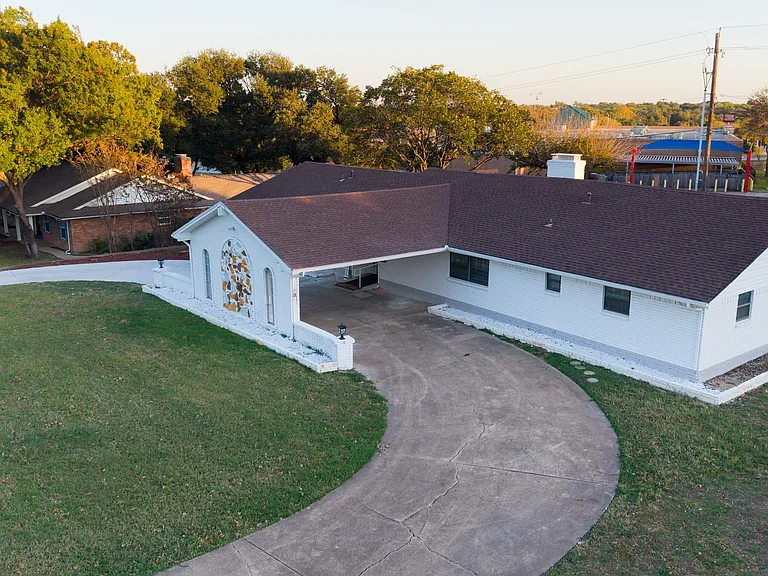 1109 Jordan Dr — Photo 6