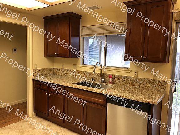 3rd image of 5400 Pomegranate Ave #1