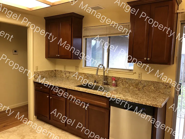 5400 Pomegranate Ave #1 — Photo 3