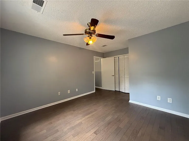 1024 Wiltshire Way — Photo 11