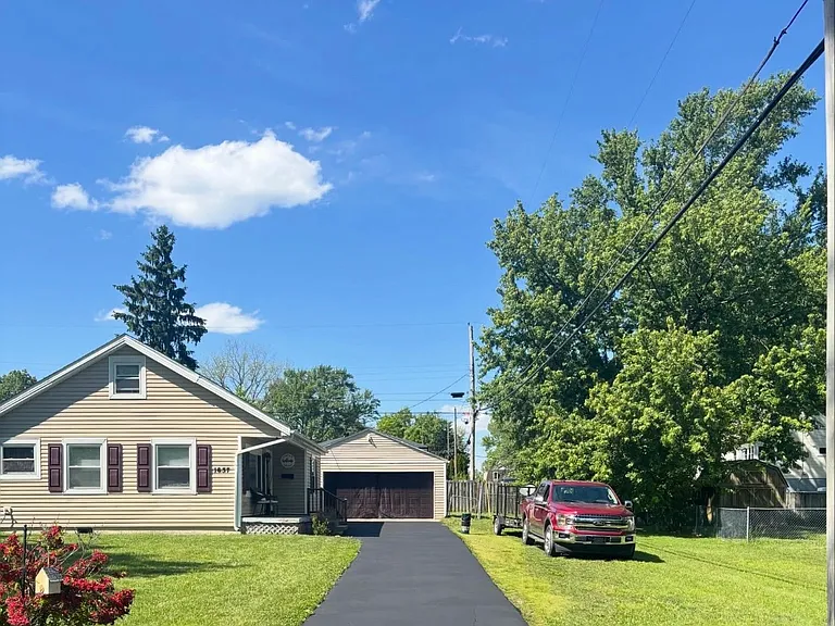 1637 Willamet Rd — Photo 1