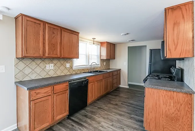 4 bed, 2.0 bath, 1246 sqft, $1,645 — Photo 4