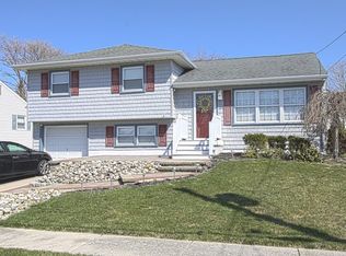 711 Pacific Ave, Cape May, NJ 08204