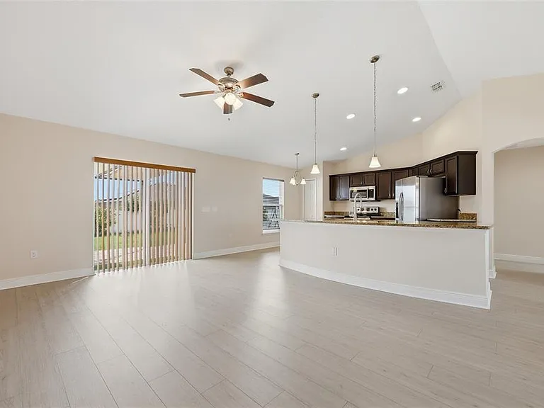 115 Maple Dr — Photo 7