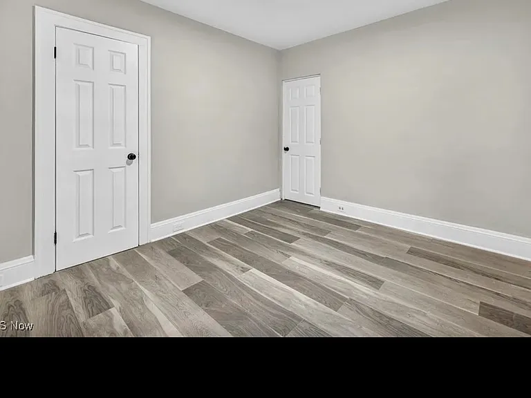2211 Chesterland Ave #1&2 — Photo 3