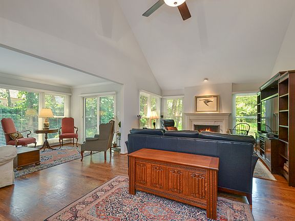 3rd image of 18 Warrington Dr