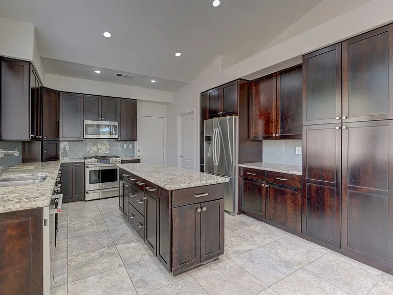 8437 Willowleaf Ct — Photo 17