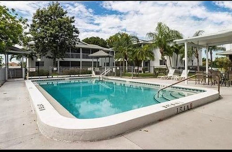 1st image of 5027 SW 16th Pl #102