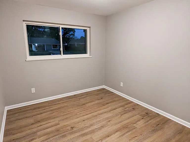 3115 Oliver St — Photo 3