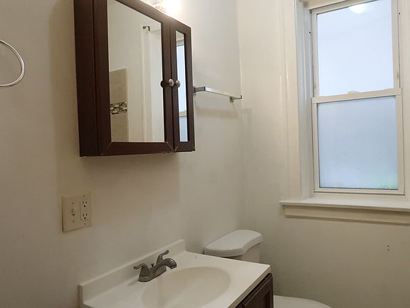 4th image of 4446 W Walton St #G