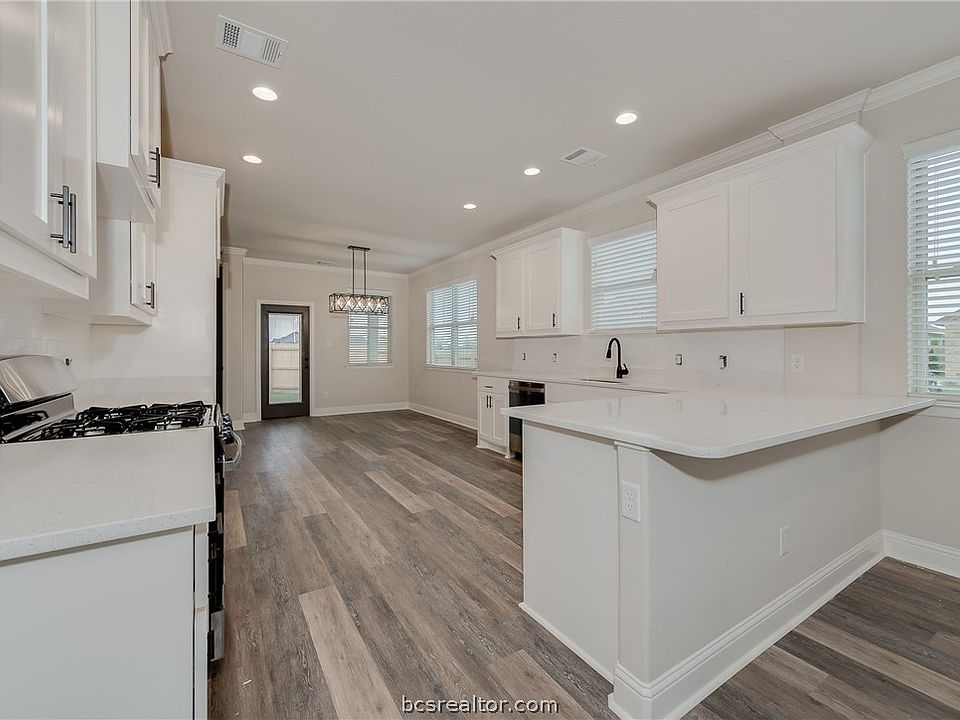 1st image of 800 Mineral Wells Ln