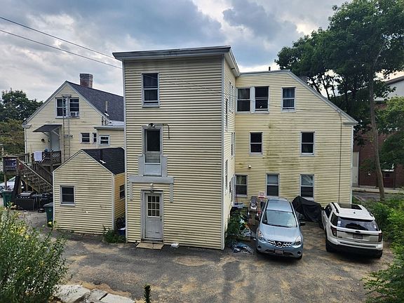 5th image of 124 Pleasant St