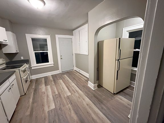 5th image of 80 Pointview Ave #1