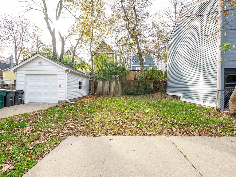 2737 Arbor Ave — Photo 10