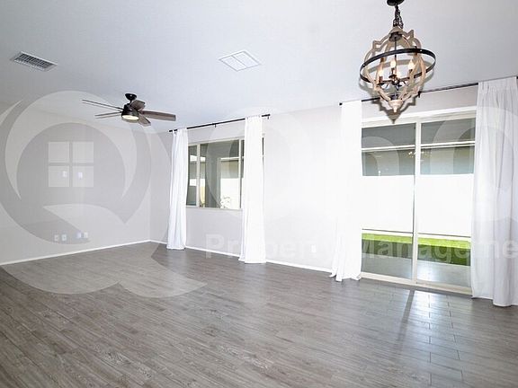 4th image of 1507 N Banning
