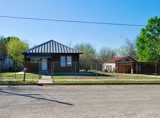 125 W Wallace St, Gonzales, TX 78629
