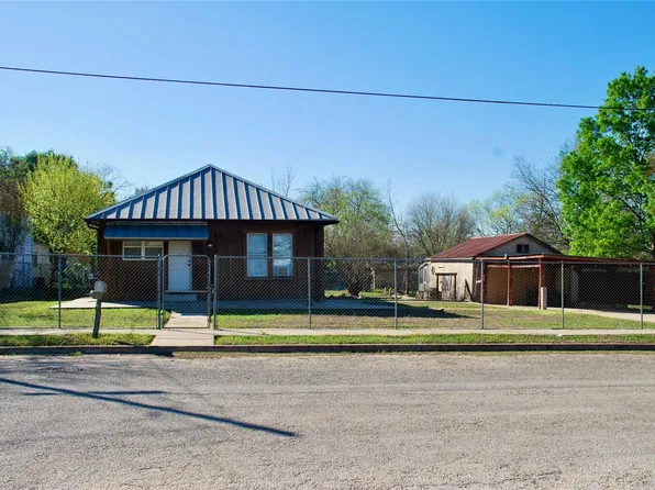 125 W Wallace St, Gonzales, TX 78629
