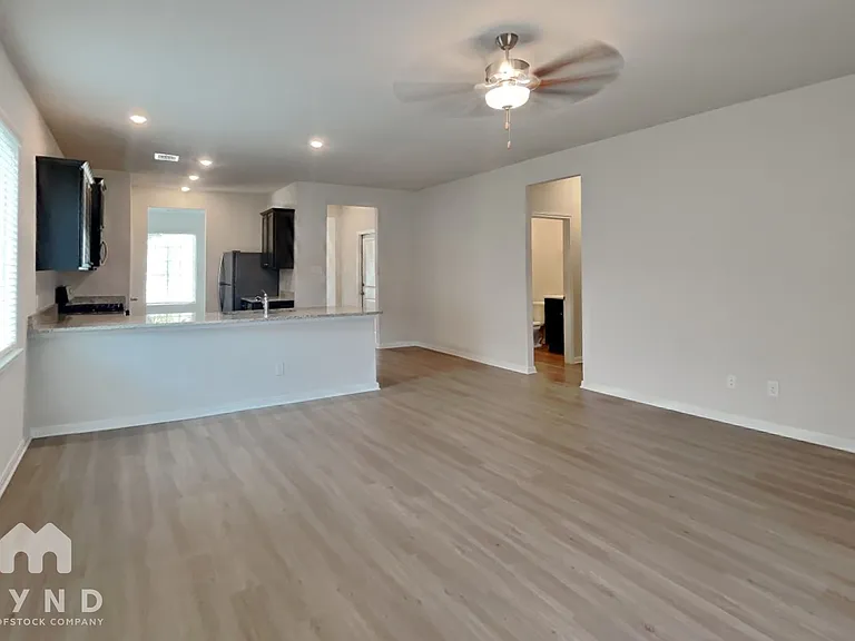 15438 Maple Terrace Dr — Photo 2