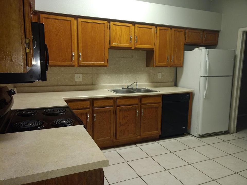 2nd image of 726 S Nebraska St #117