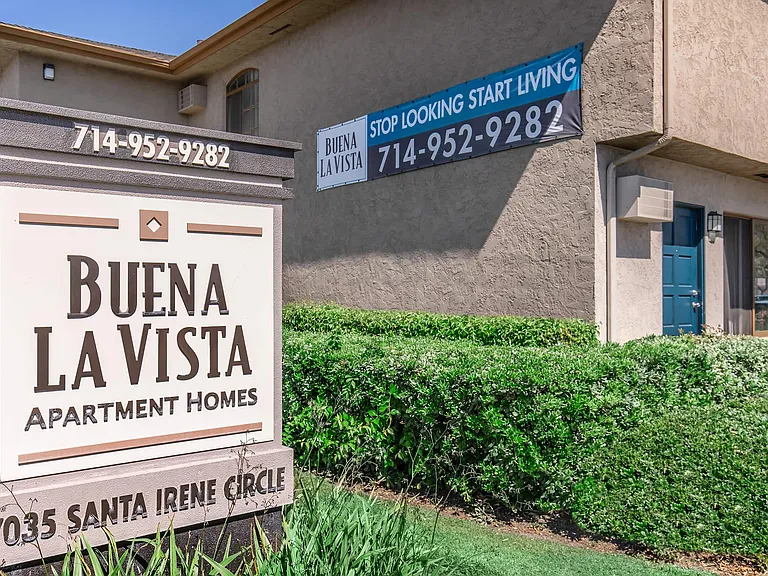 Buena La Vista Apartment Homes — Photo 20