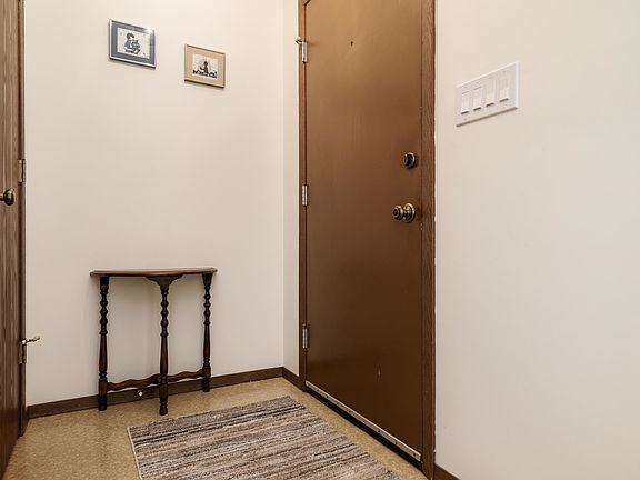 5th image of 11891 Tresemer Rd