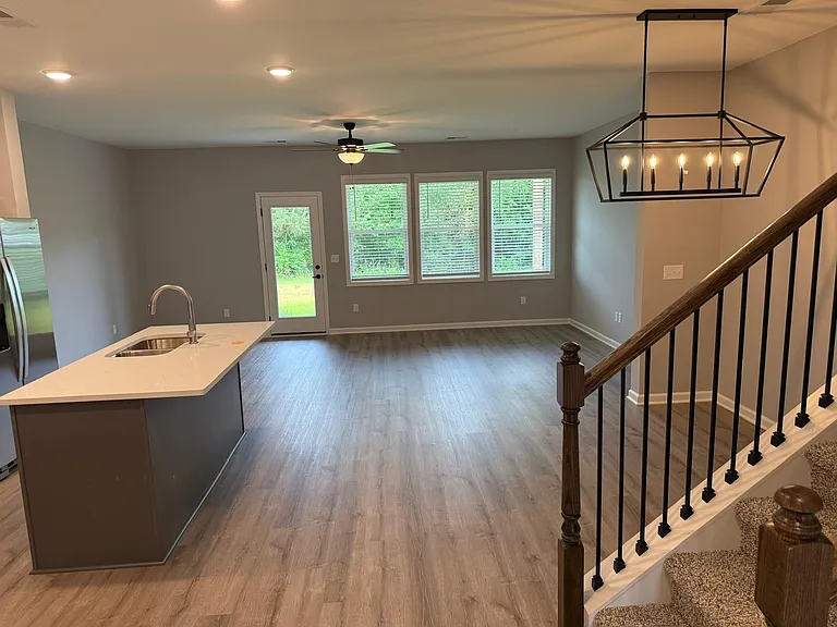 561 Twyla Dr — Photo 4