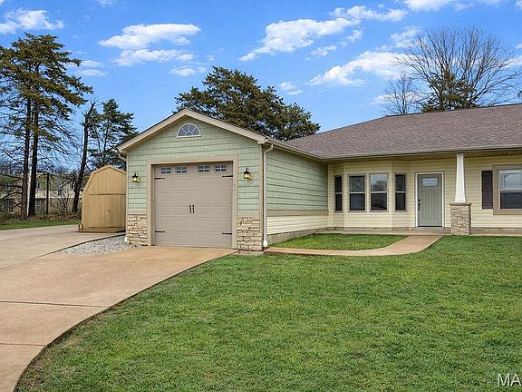 2nd image of 1510 Villa Dr