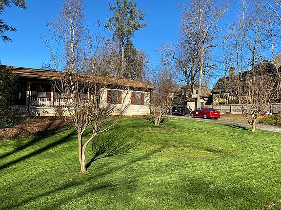 2nd image of 2689 Sheila Ln