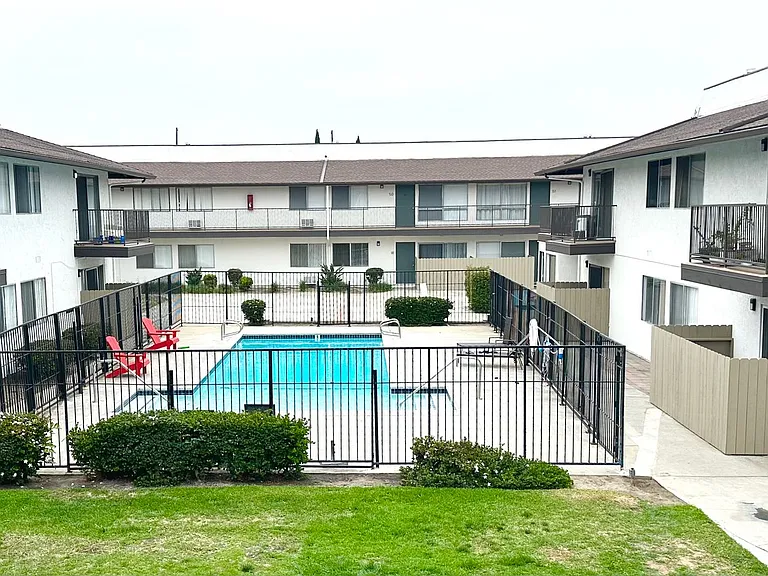 Bever Place — Photo 16
