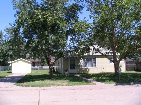 1406 Coolidge St, Great Bend, KS 67530
