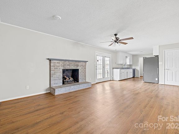3rd image of 236 W Edison Dr
