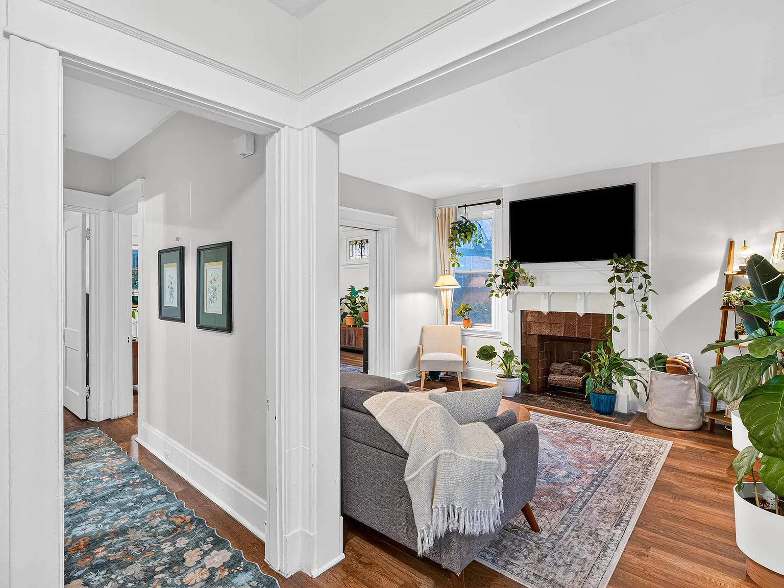 3 bed, 1600 sqft, $2,500 — Photo 3