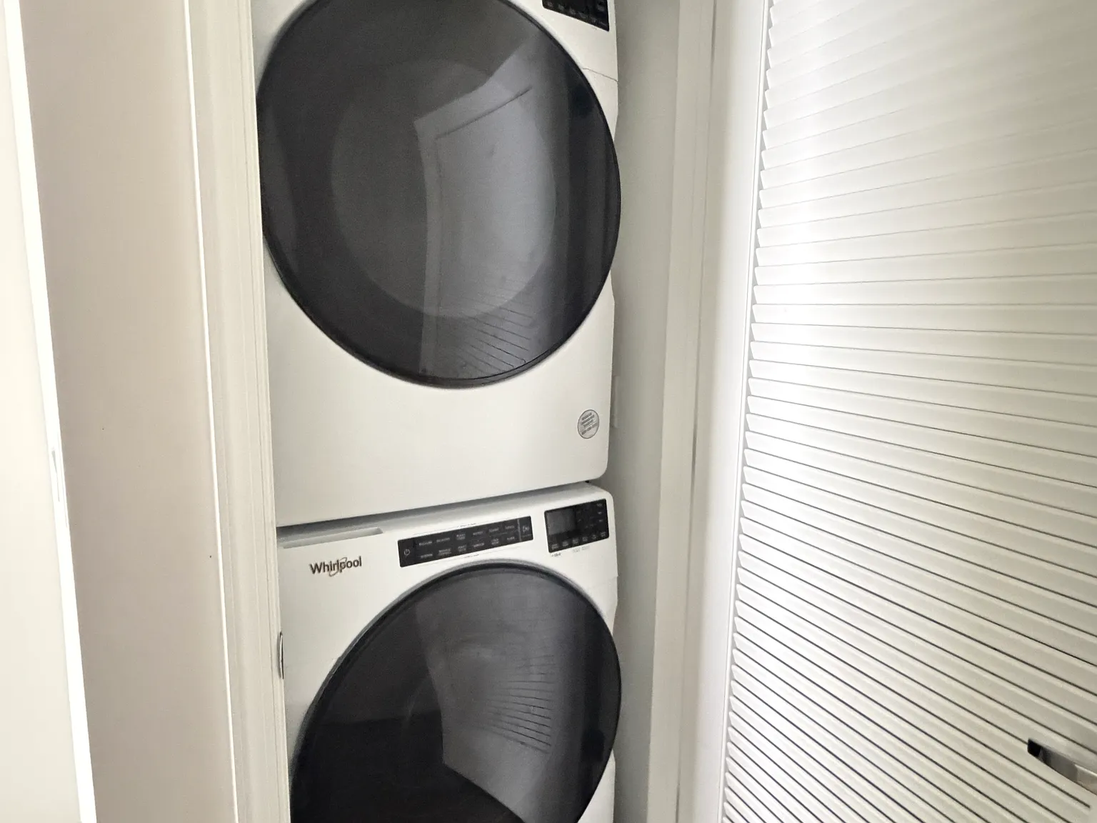 2 bed, 910 sqft, $2,800 — Photo 3