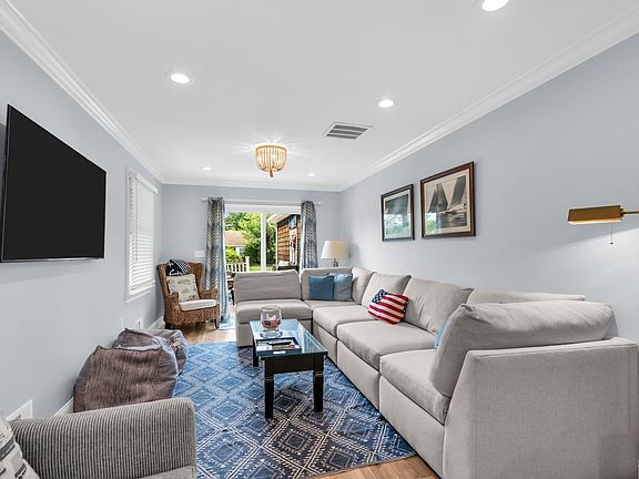 5th image of 552 Ocean Rd