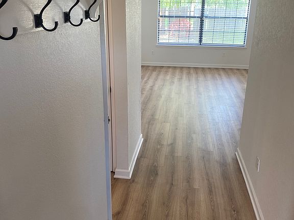 3rd image of 1433 Buena Vista Cir
